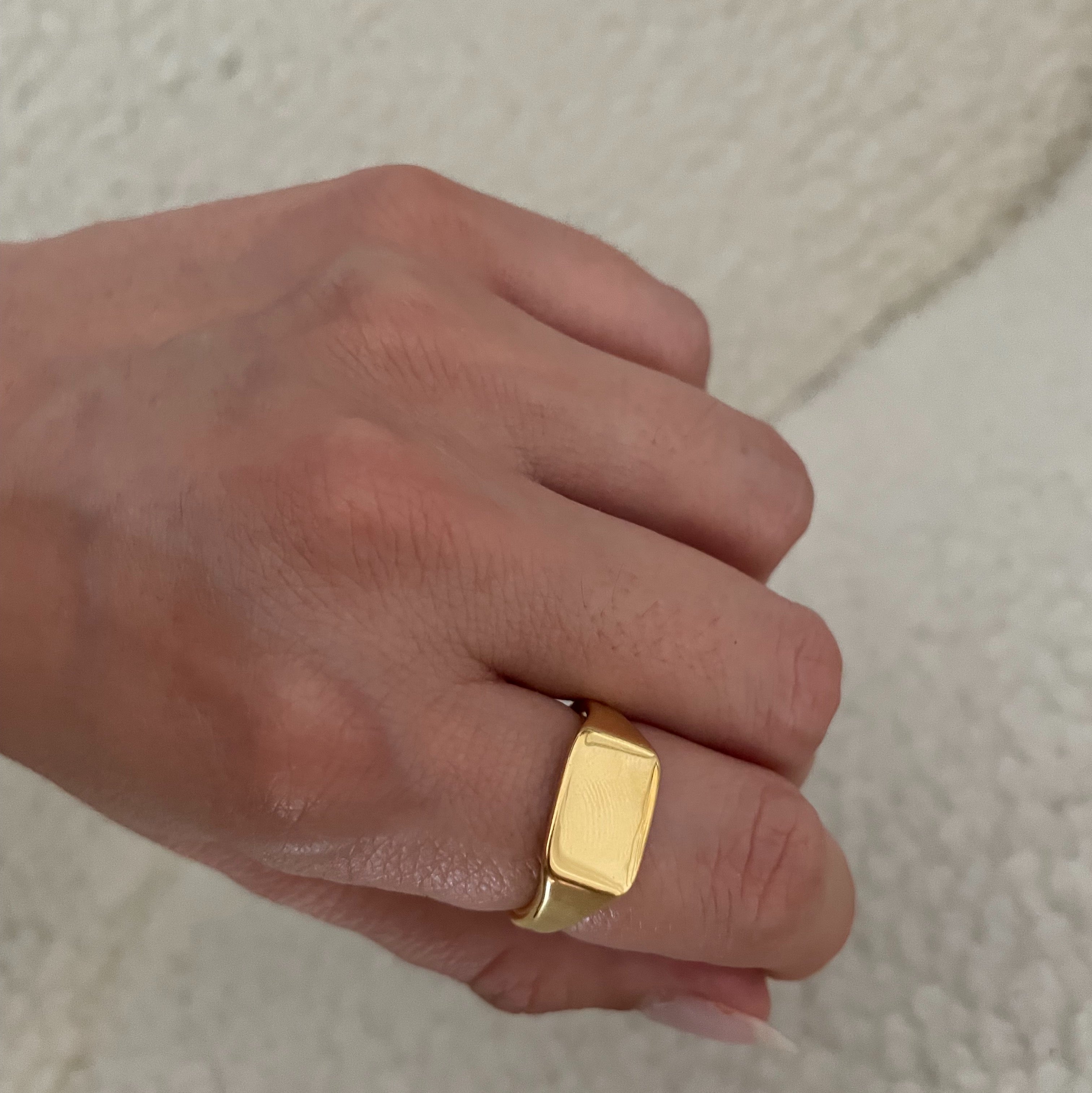 Flat signet ring